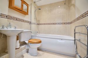 Main Bathroom- click for photo gallery